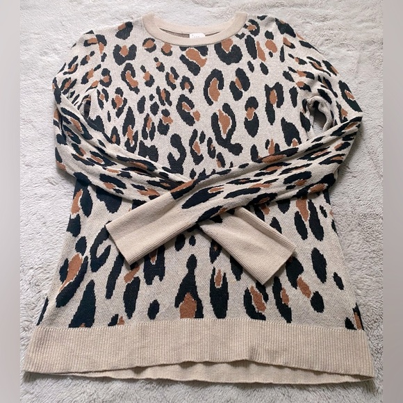 A New Day Leopard Sweater 🐾 - Picture 2 of 10